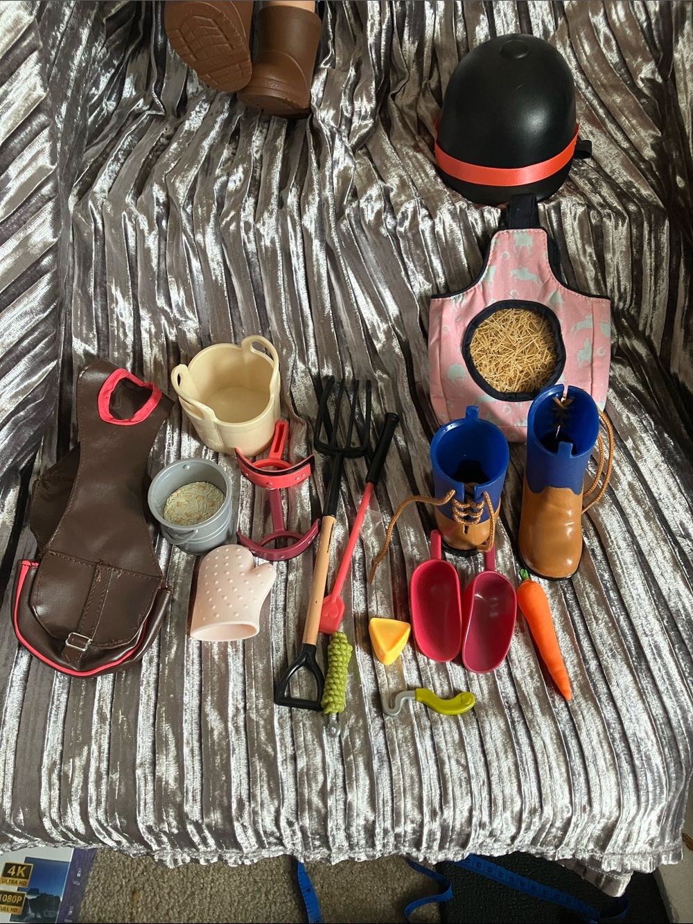 Classic Brown-Haired 18 inch Doll with Clothes and Stable Accessories - Picture 9 of 13